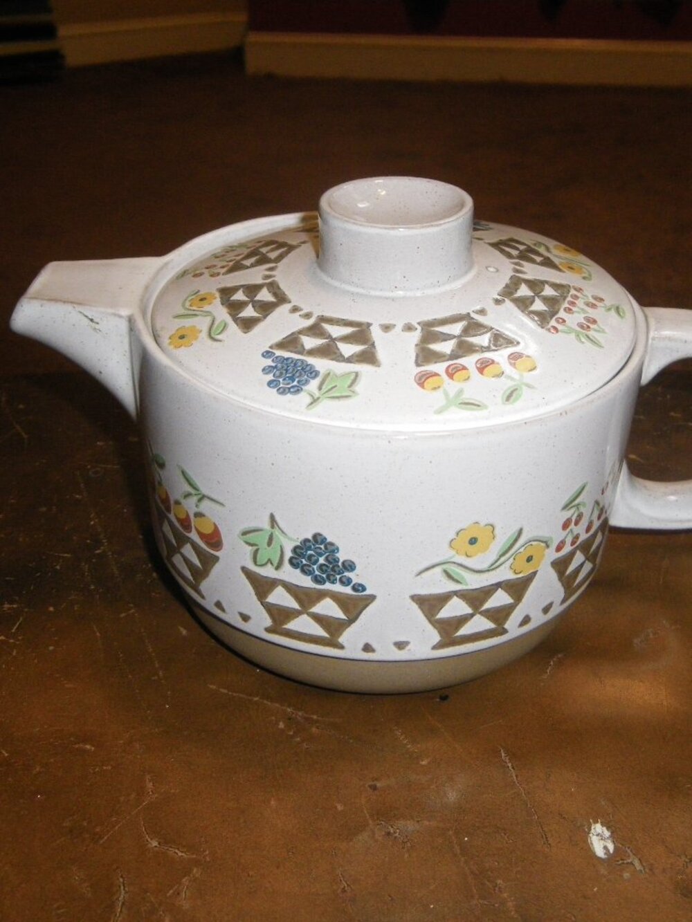 Vintage Wedgewood Midwinter Stoneware Tea Pot England Fruit Baskets & Flowers
